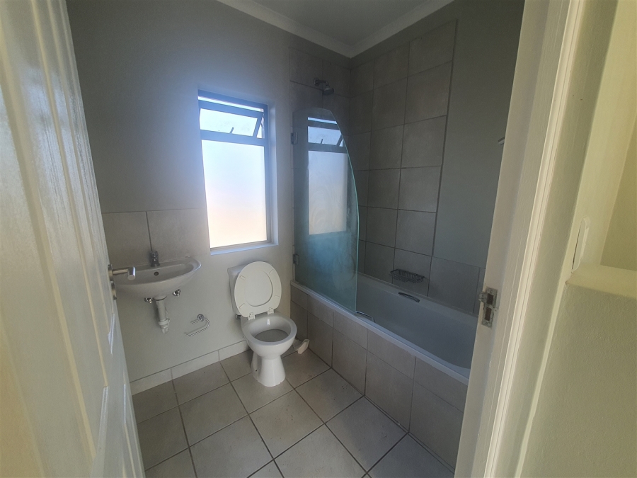 To Let 3 Bedroom Property for Rent in Kidds Beach Eastern Cape